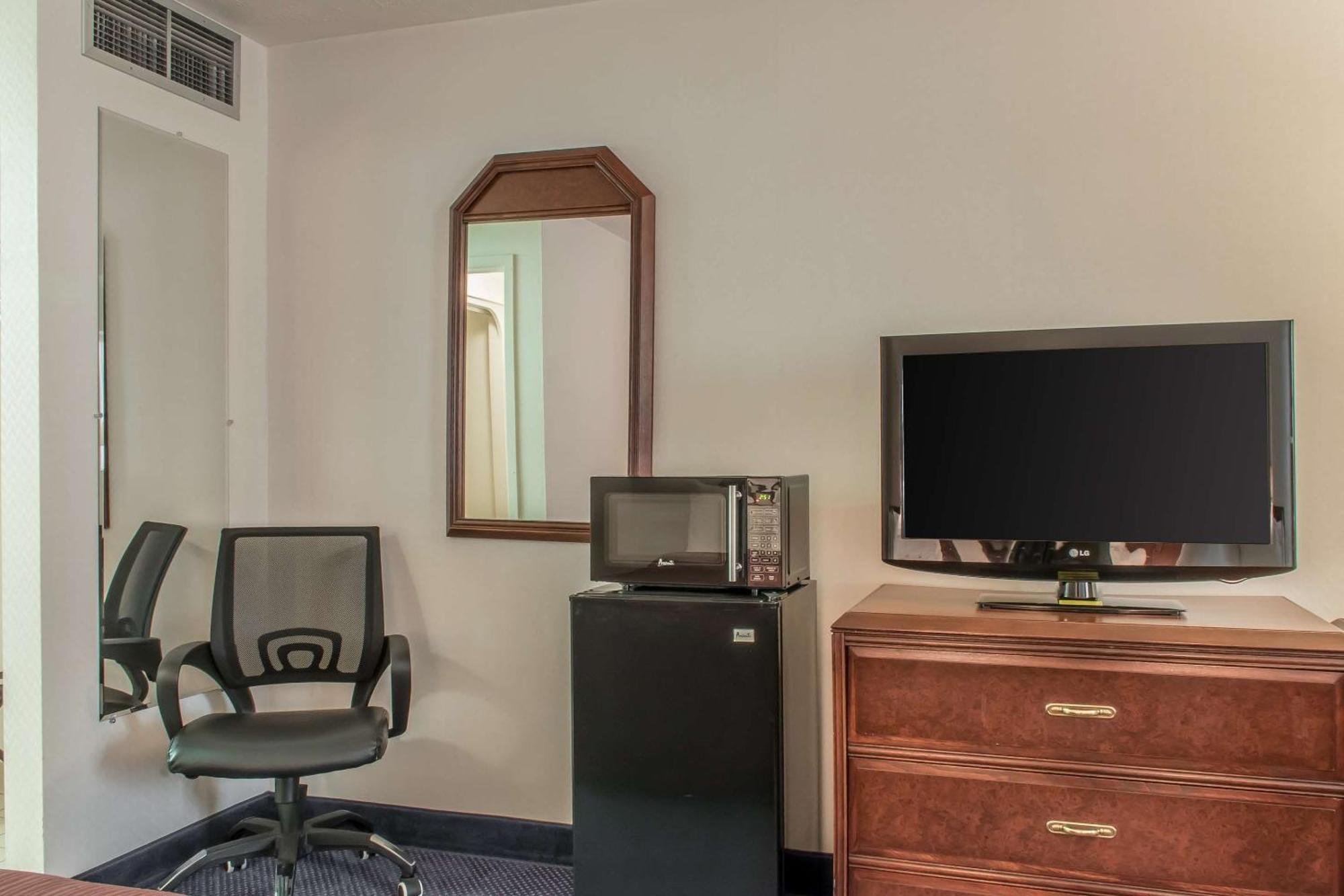 Quality Inn Бедфорд Экстерьер фото